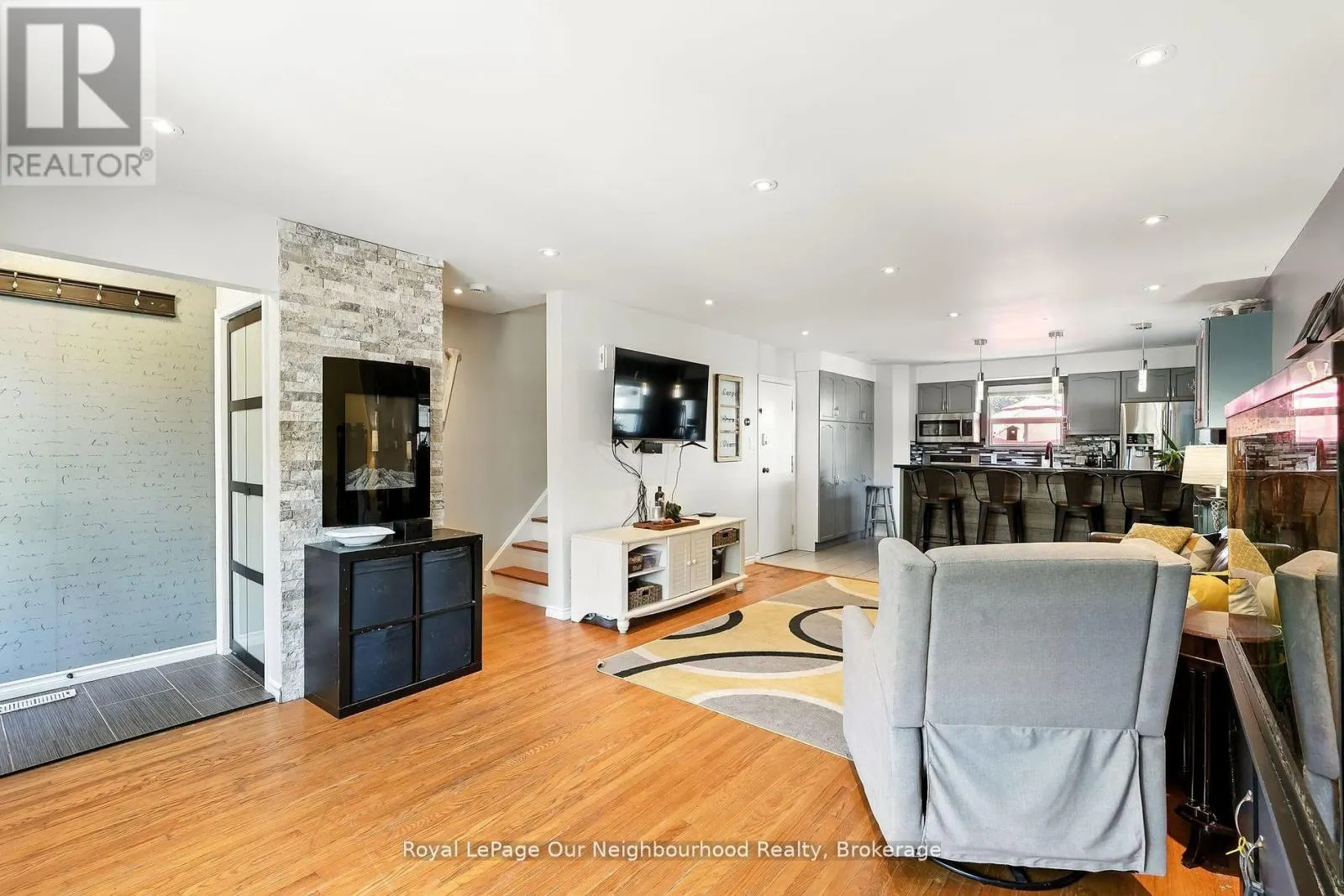 1156 VALLEY COURT