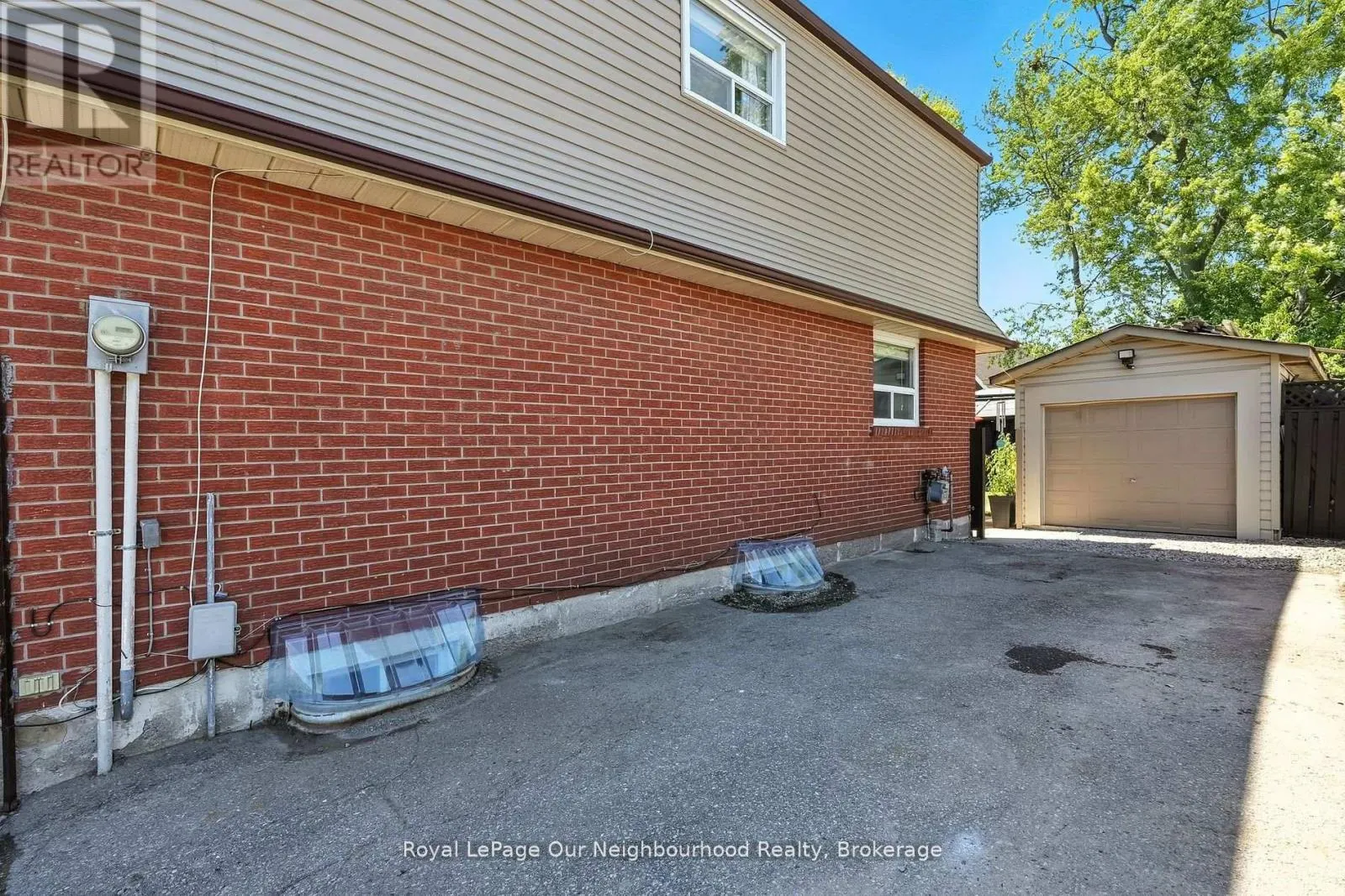 1156 VALLEY COURT