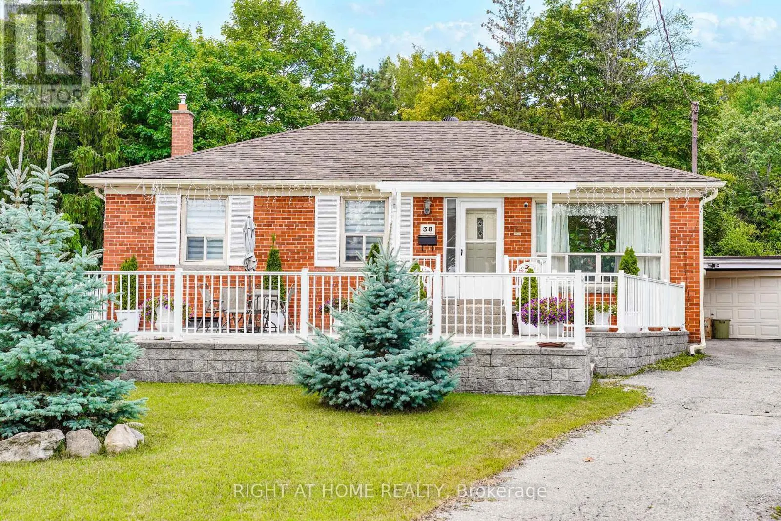 38 LINGARDE DRIVE