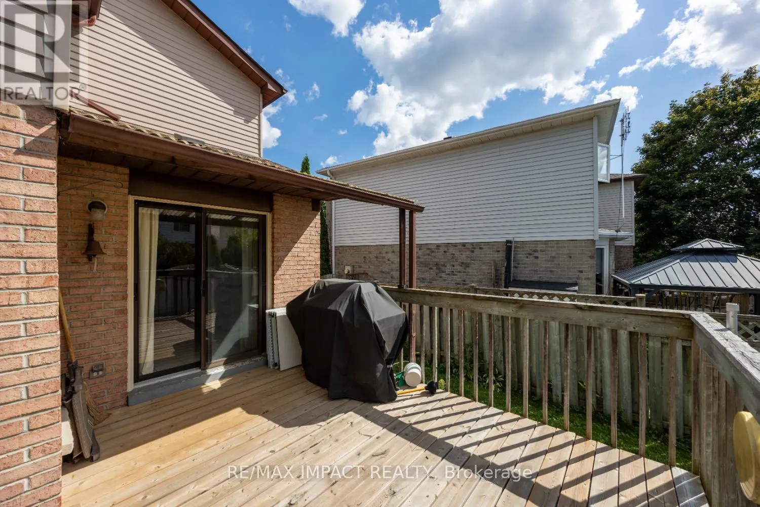 820 BENNETT CRESCENT