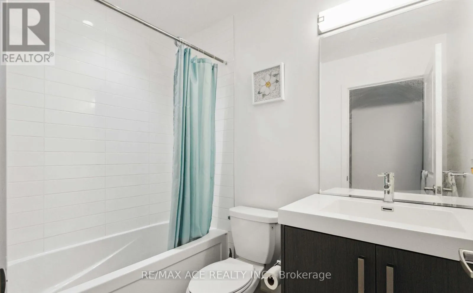 204 - 1010 DUNDAS STREET E