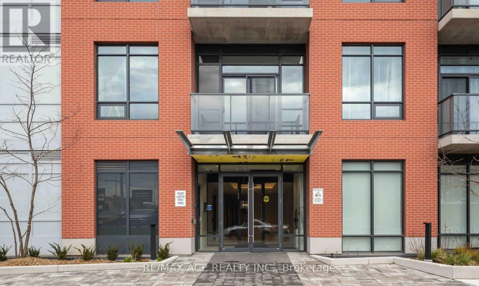 204 - 1010 DUNDAS STREET E