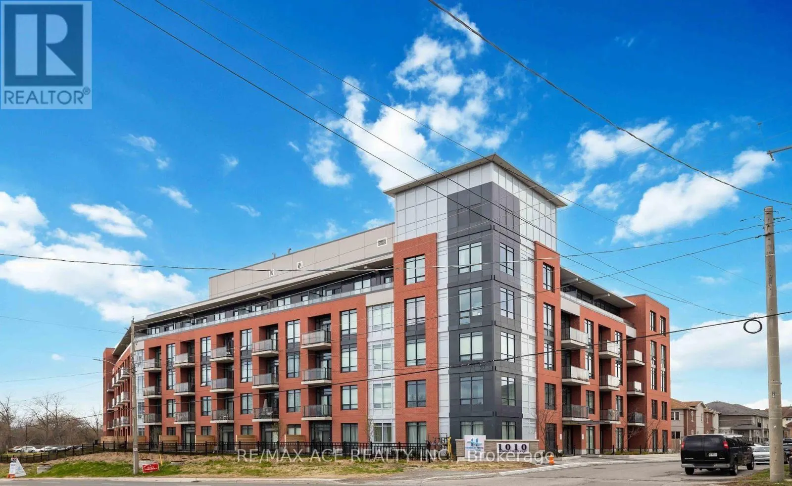 204 - 1010 DUNDAS STREET E