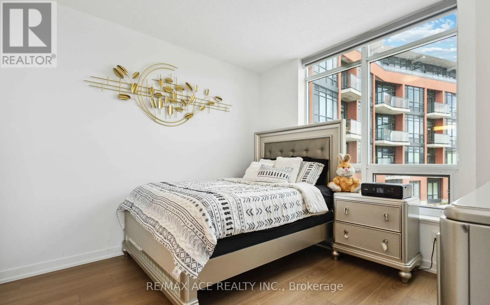 204 - 1010 DUNDAS STREET E