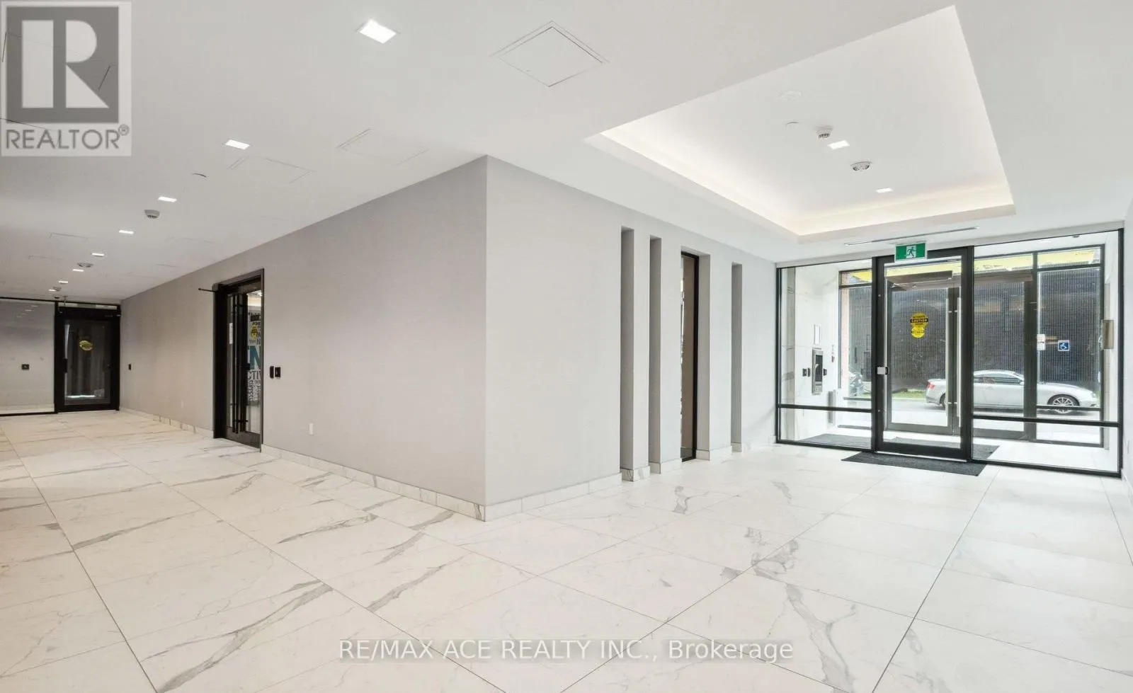 204 - 1010 DUNDAS STREET E