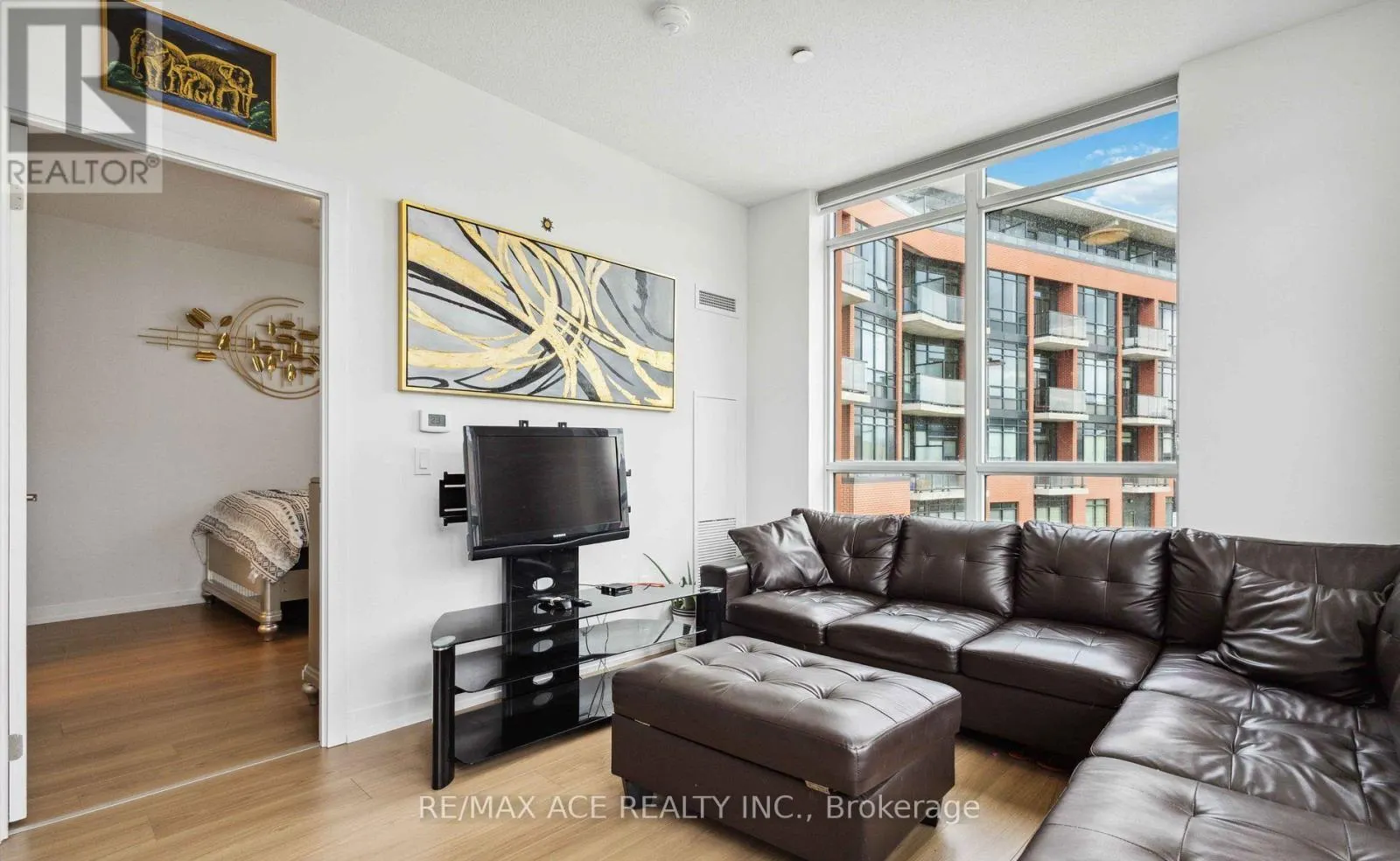 204 - 1010 DUNDAS STREET E