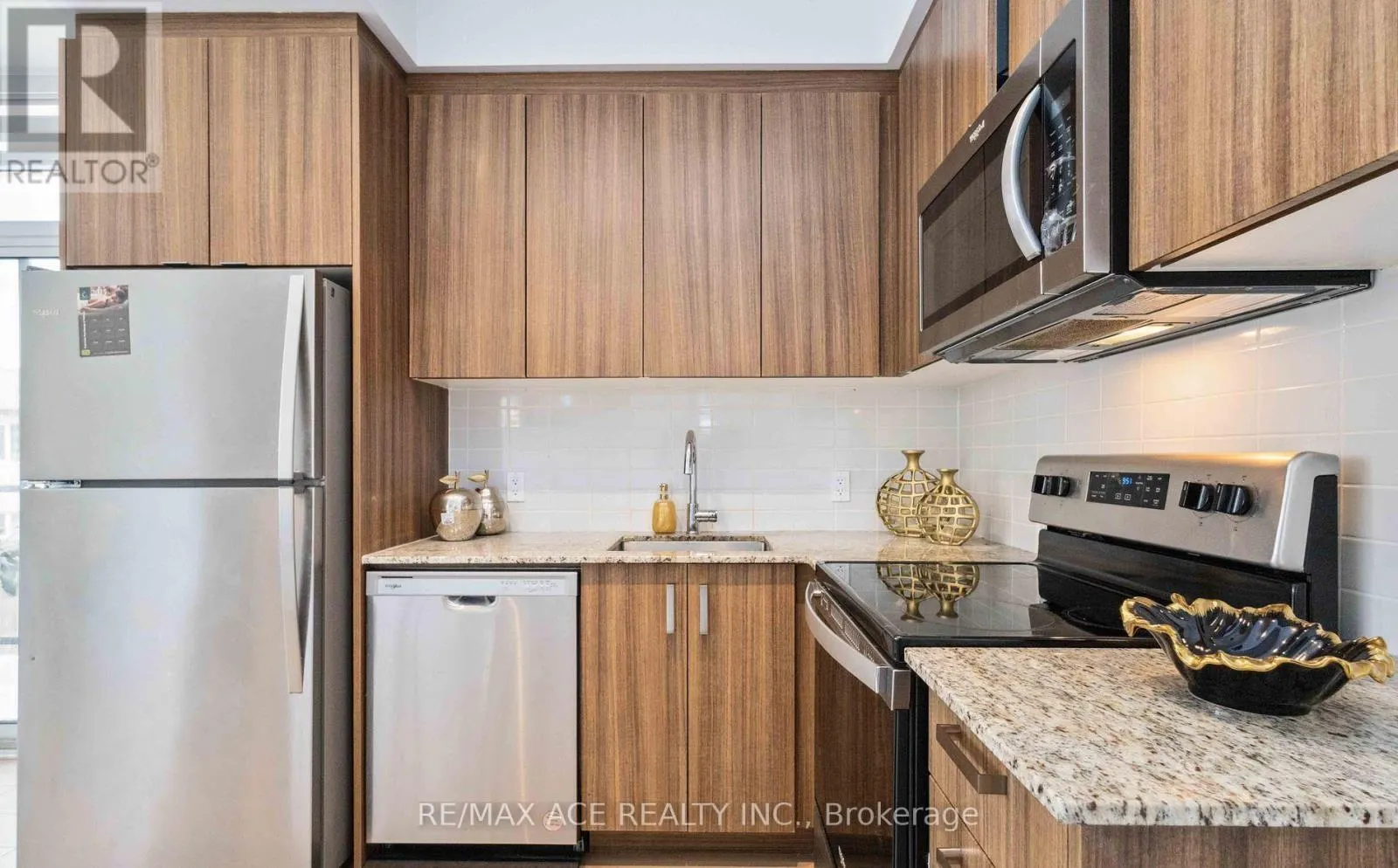 204 - 1010 DUNDAS STREET E