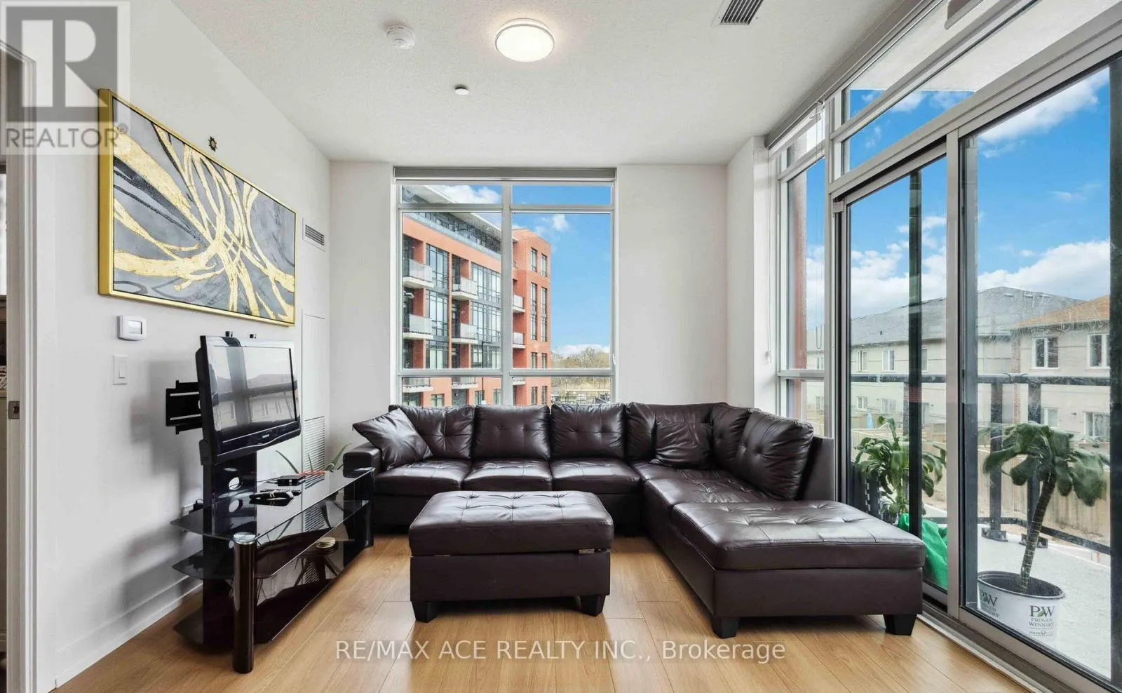 204 - 1010 DUNDAS STREET E