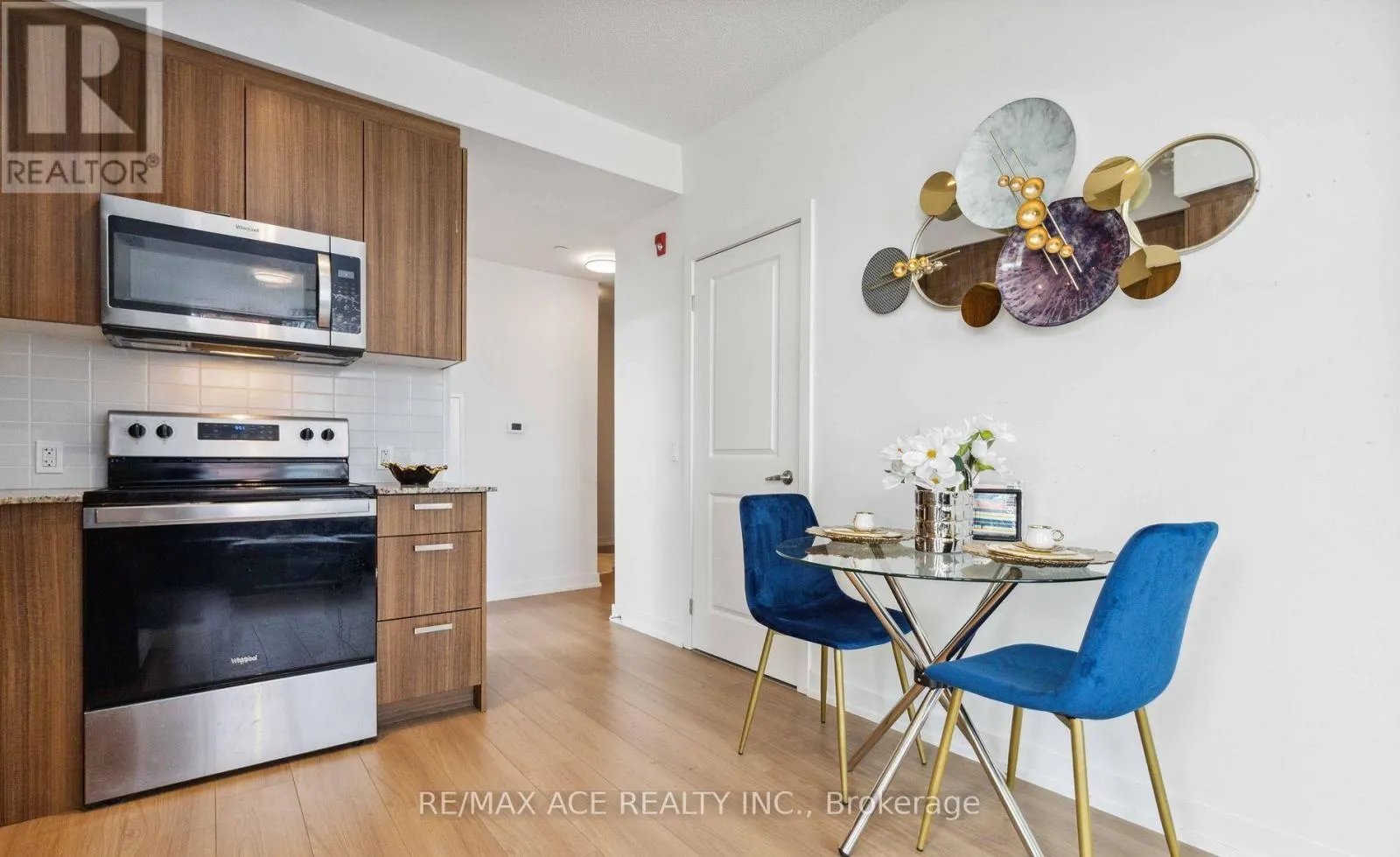 204 - 1010 DUNDAS STREET E