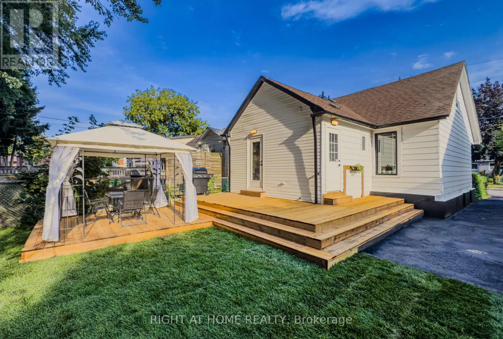 32 BRENTON STREET