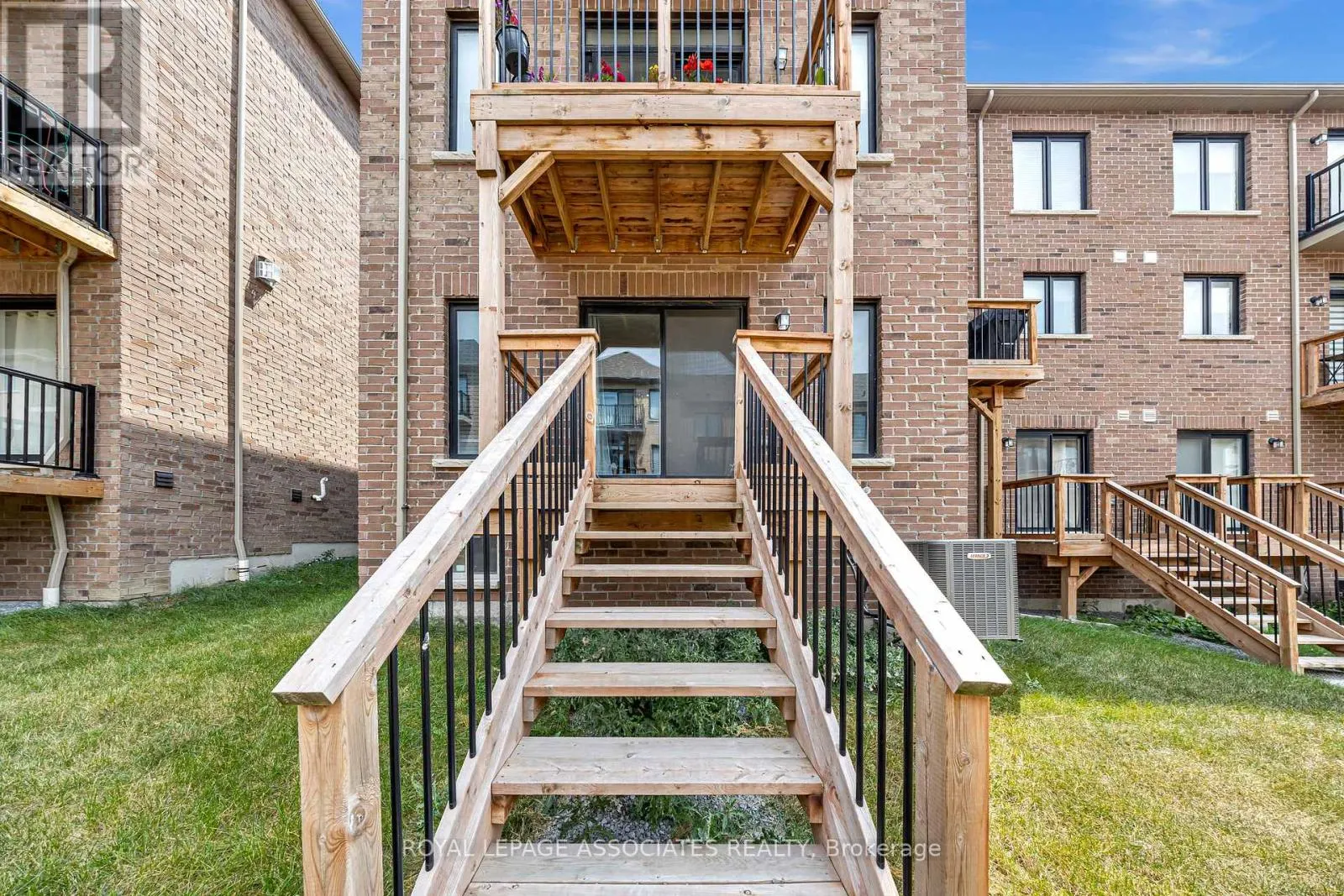 44 ELKINGTON CRESCENT