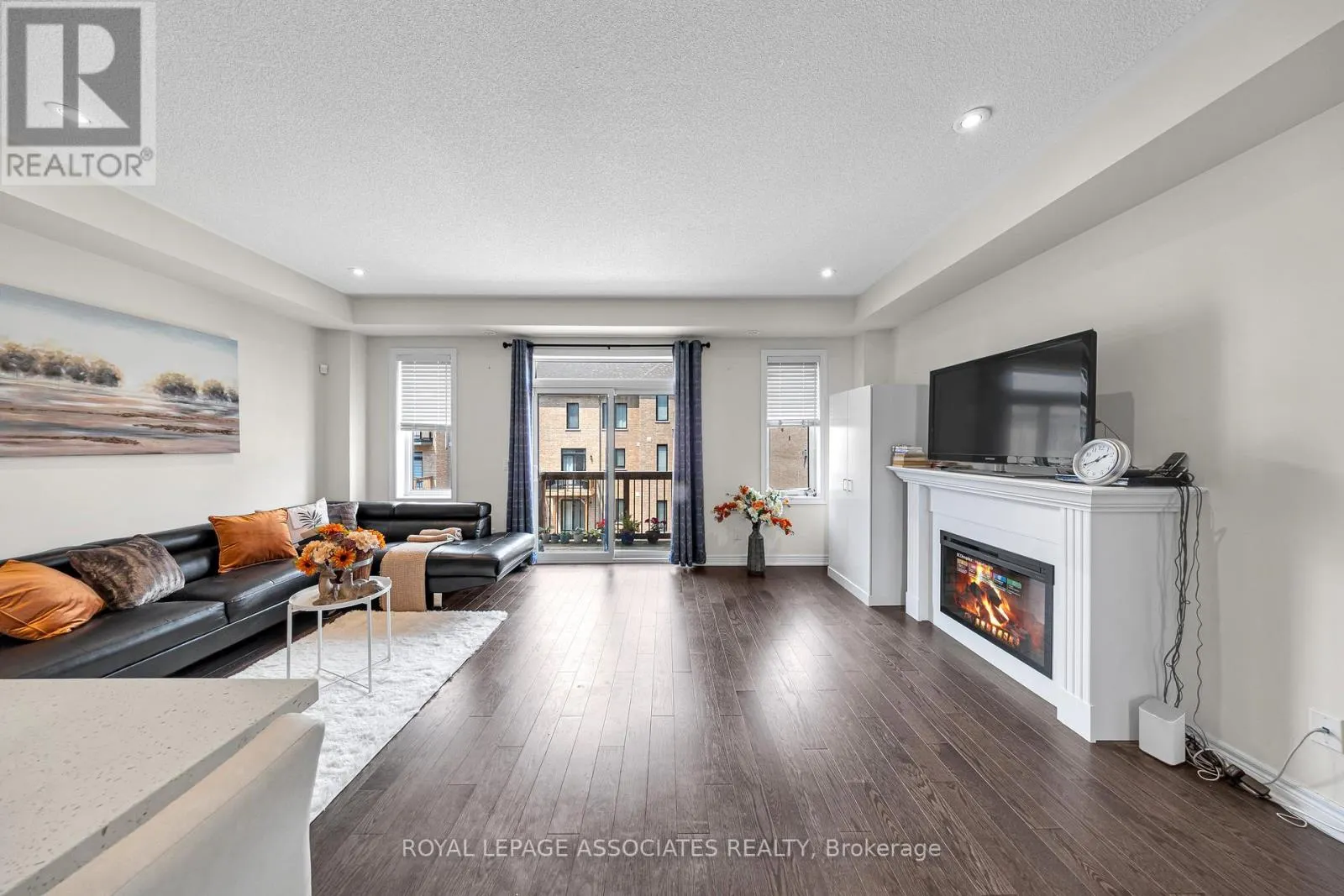 44 ELKINGTON CRESCENT