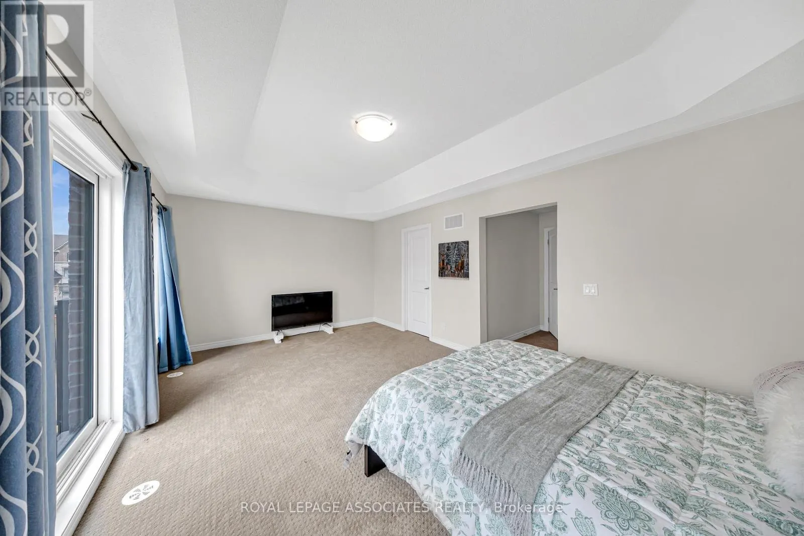 44 ELKINGTON CRESCENT