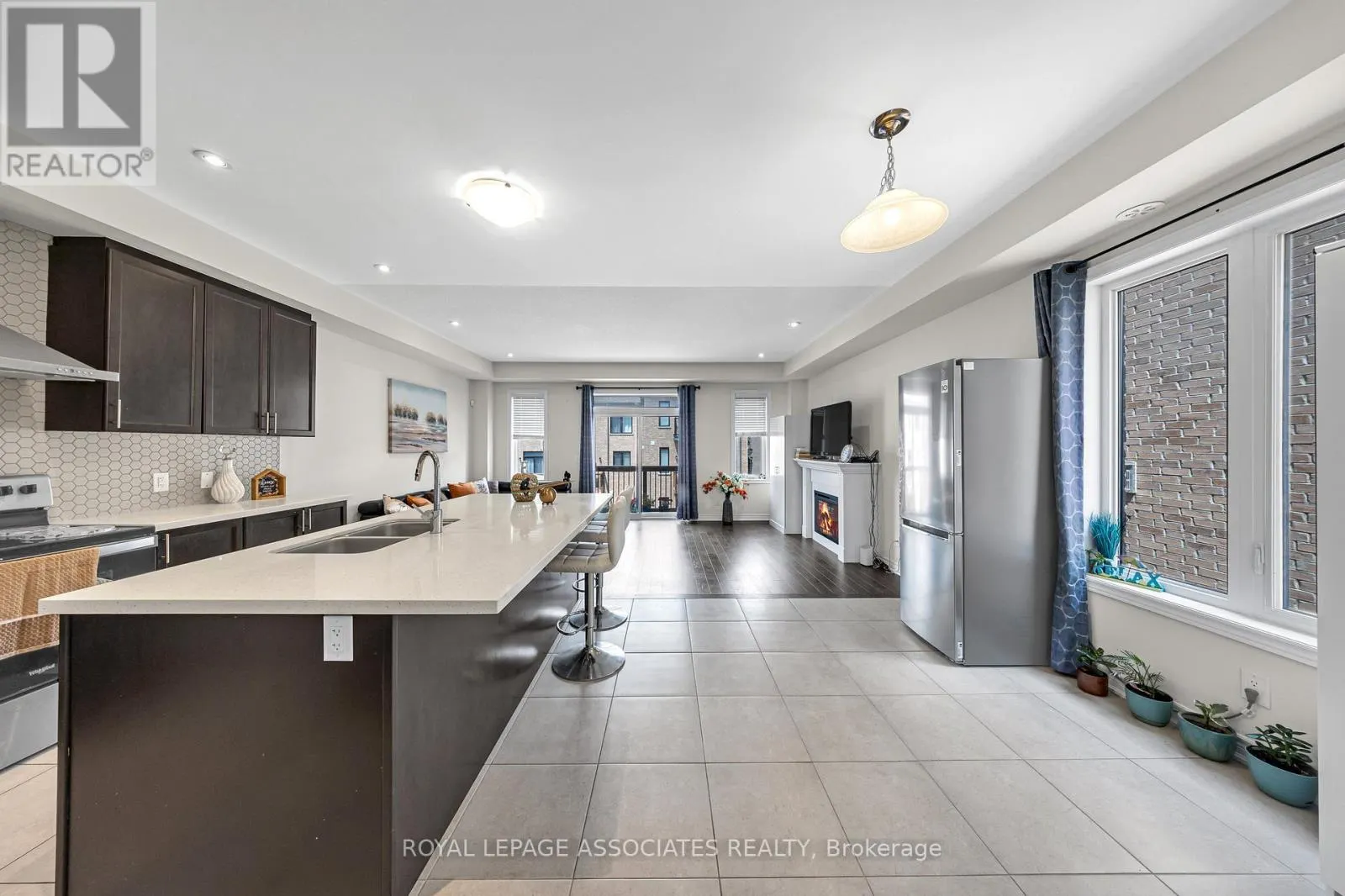 44 ELKINGTON CRESCENT