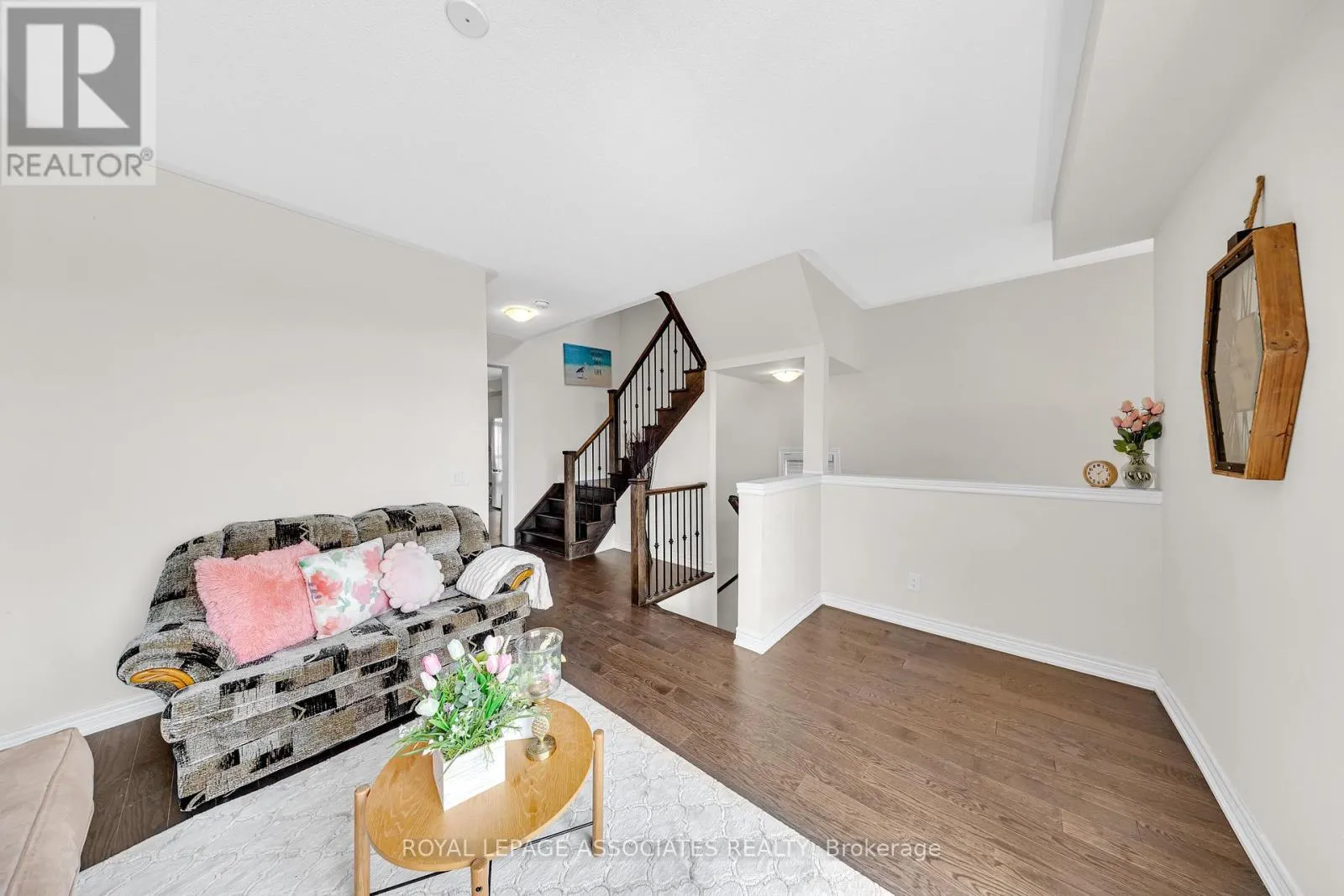 44 ELKINGTON CRESCENT