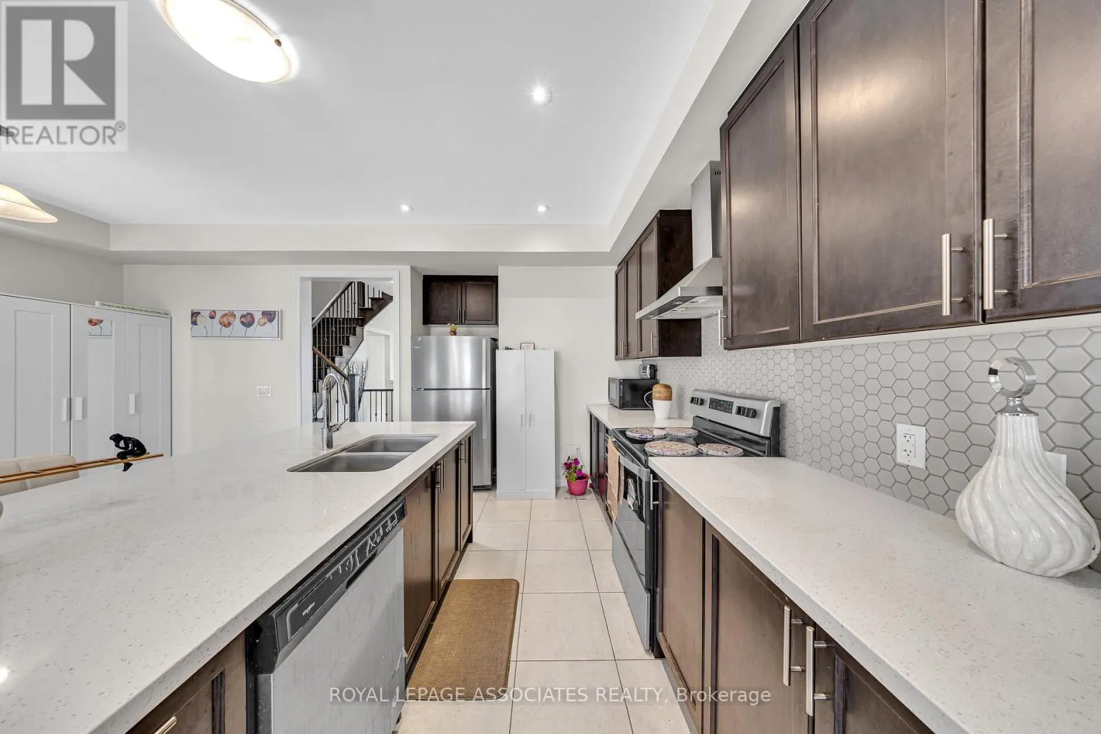 44 ELKINGTON CRESCENT