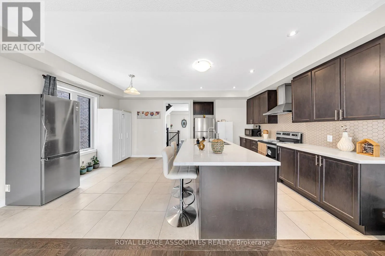 44 ELKINGTON CRESCENT