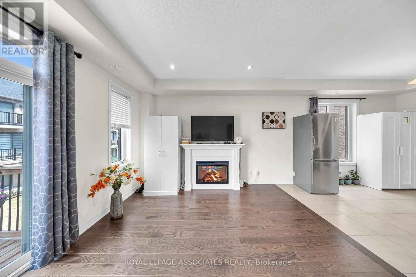 44 ELKINGTON CRESCENT