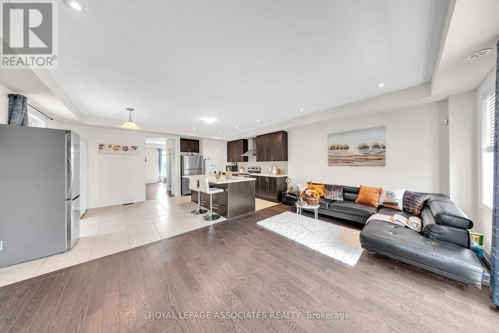 44 ELKINGTON CRESCENT