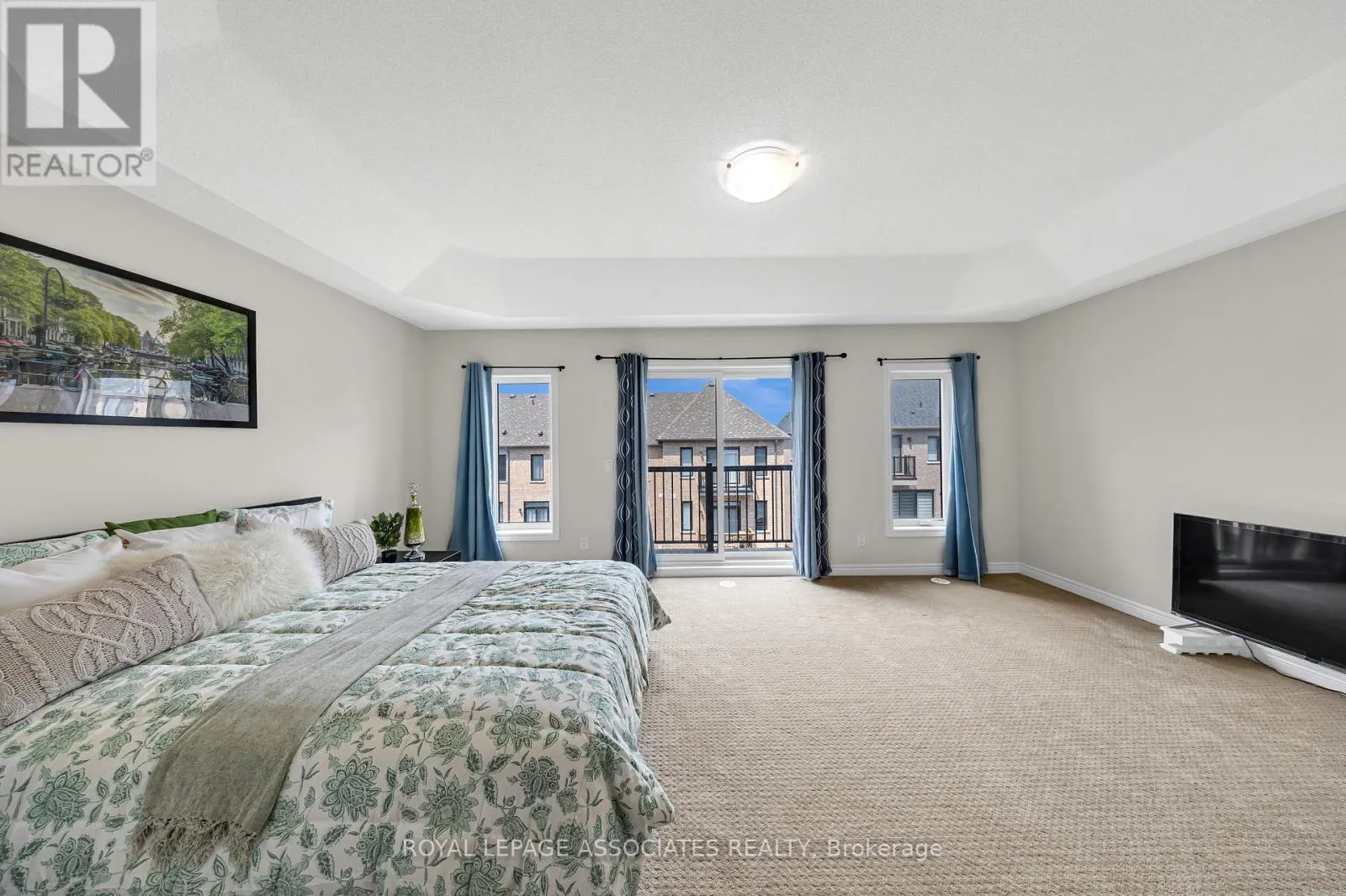 44 ELKINGTON CRESCENT