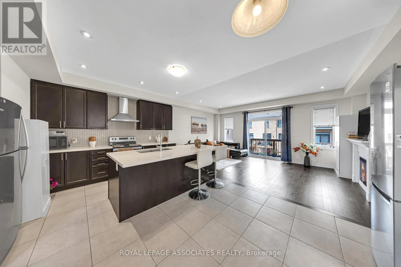 44 ELKINGTON CRESCENT
