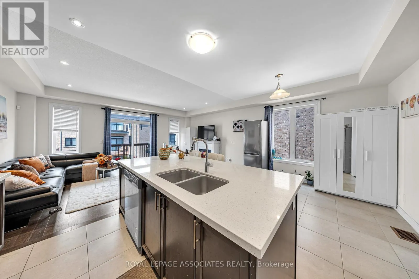 44 ELKINGTON CRESCENT