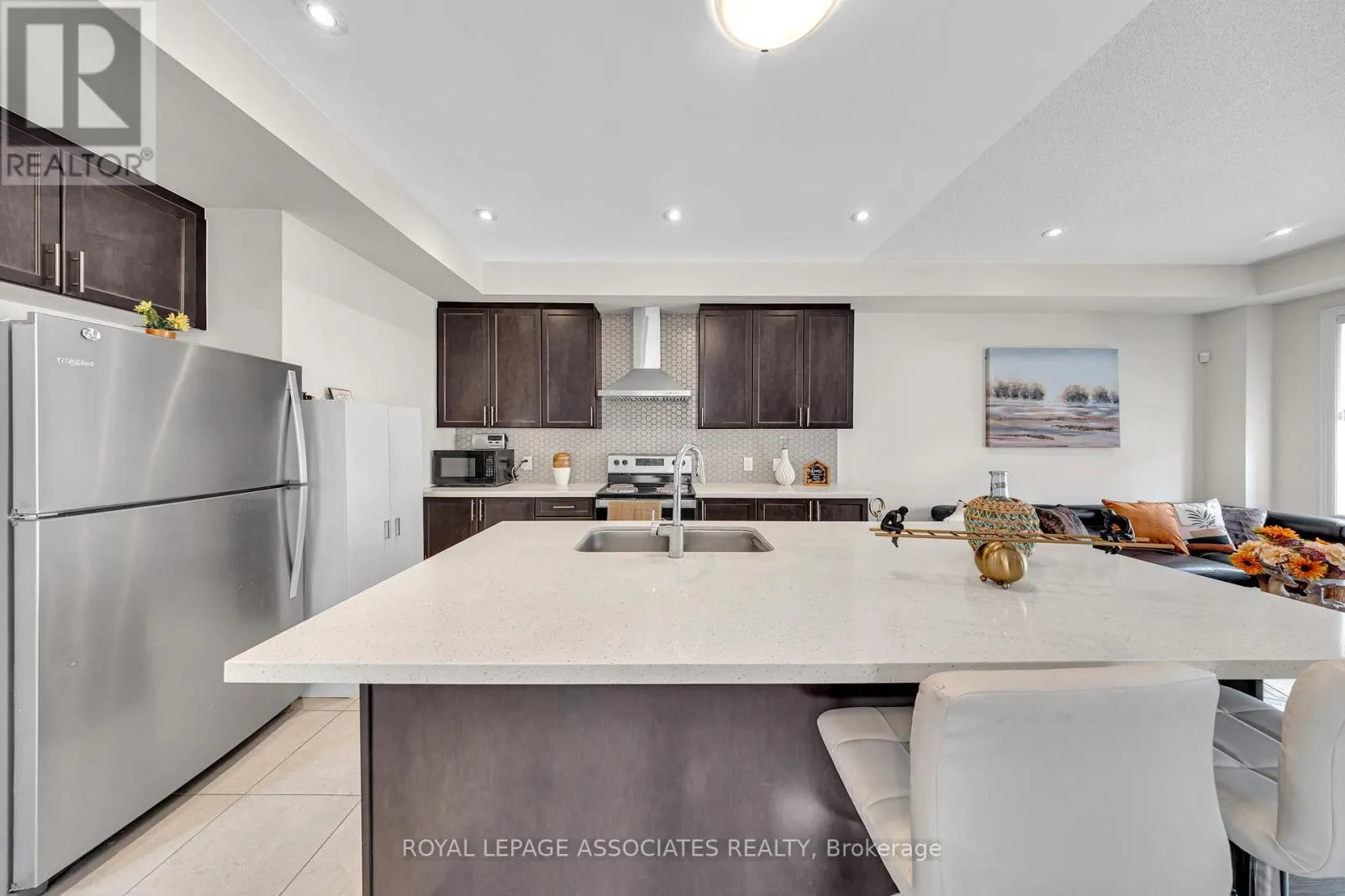 44 ELKINGTON CRESCENT
