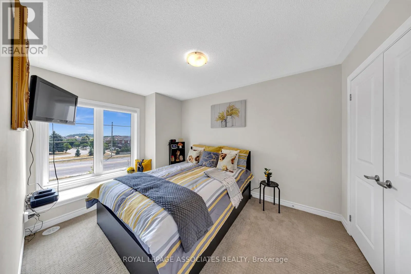 44 ELKINGTON CRESCENT