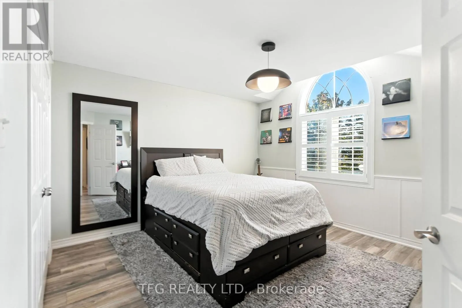 1588 SPENCELY DRIVE