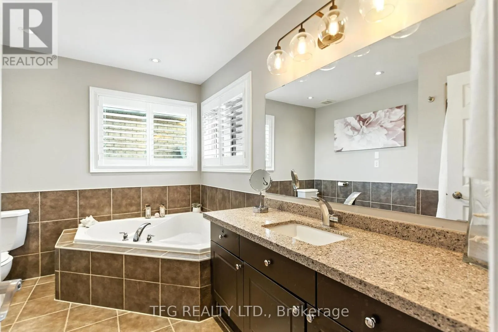 1588 SPENCELY DRIVE