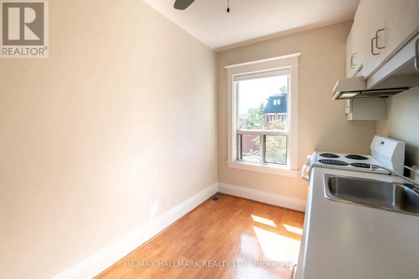 852 CARLAW AVENUE