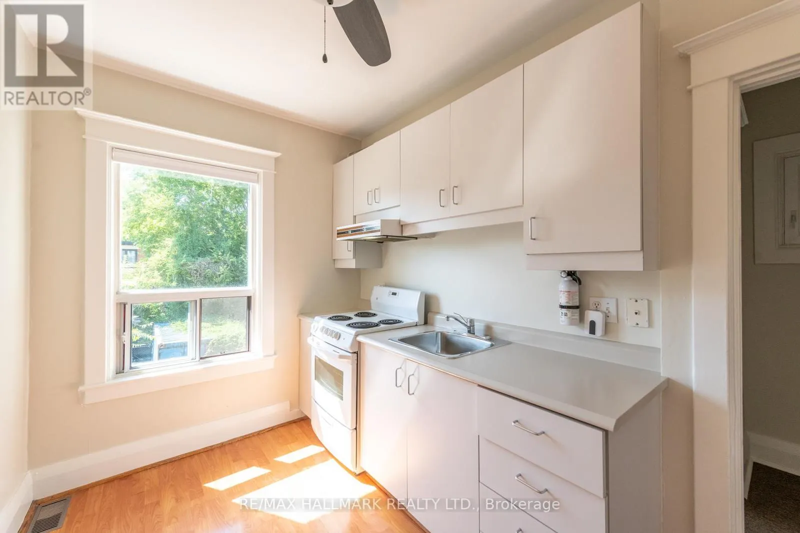 852 CARLAW AVENUE