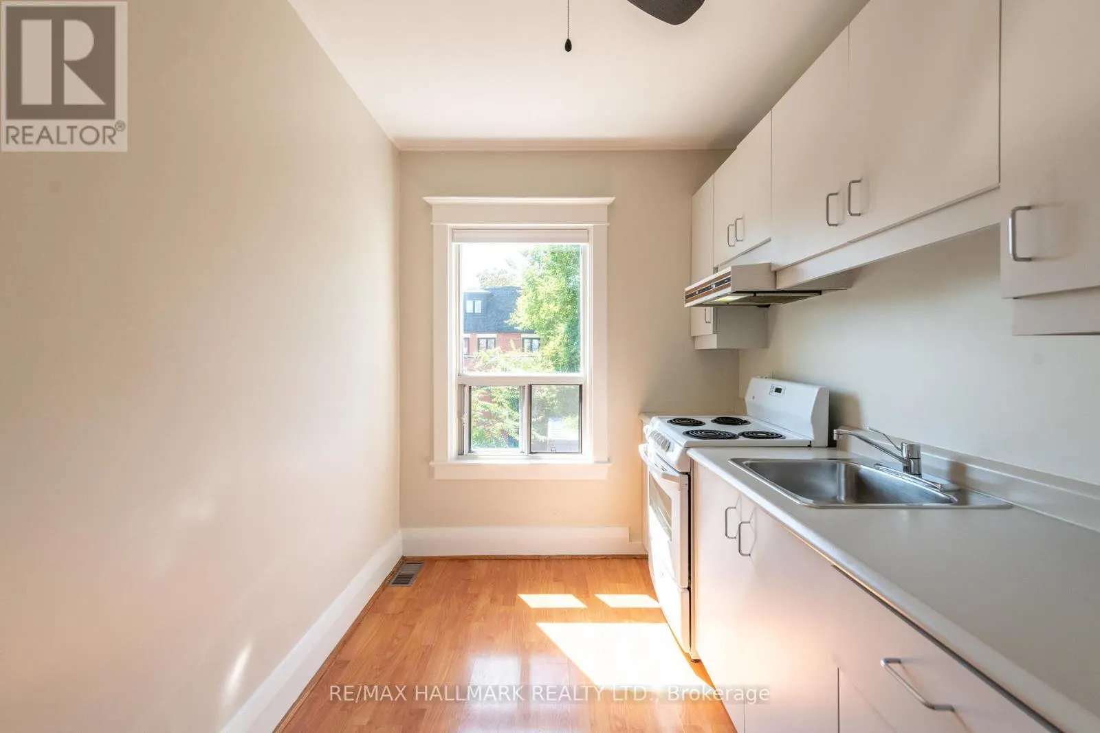 852 CARLAW AVENUE