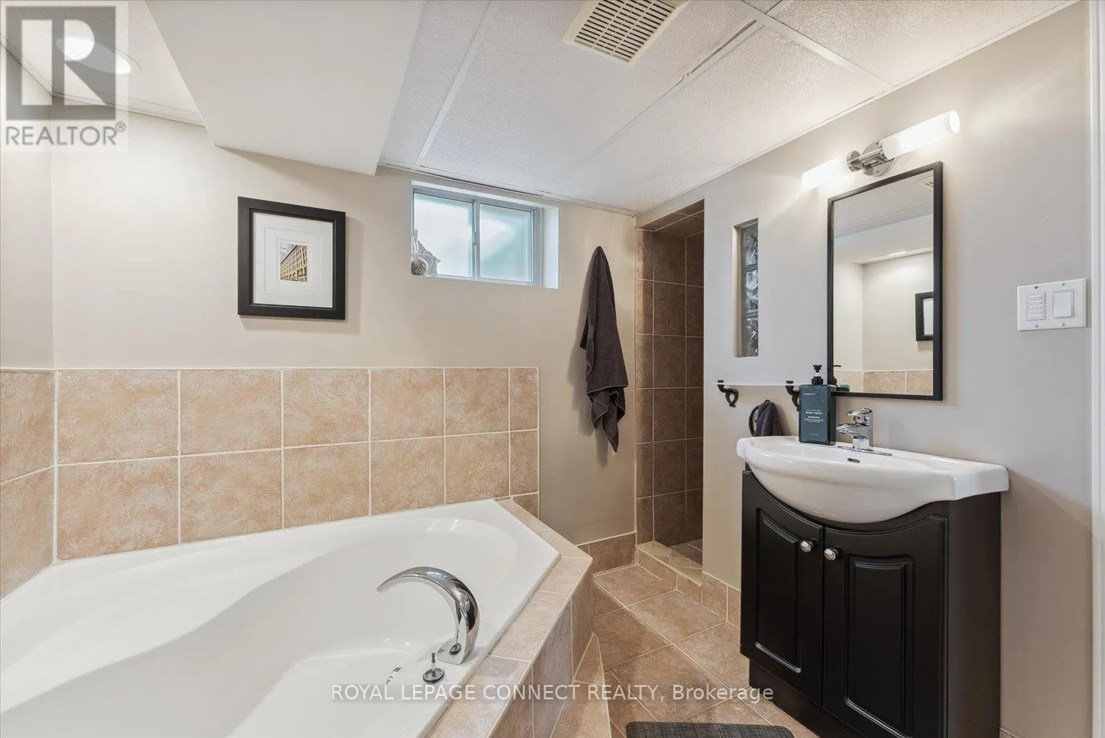 47 BRENDA CRESCENT