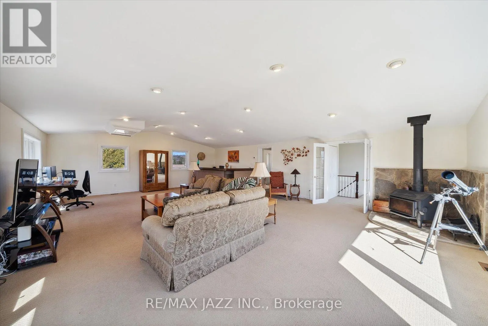 8733 LESKARD ROAD