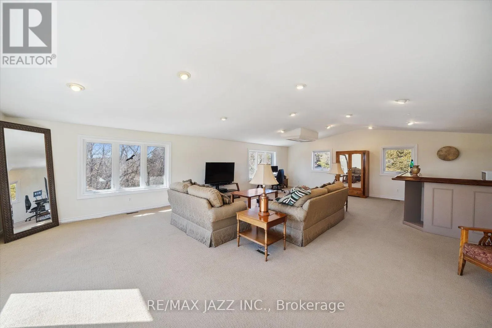 8733 LESKARD ROAD