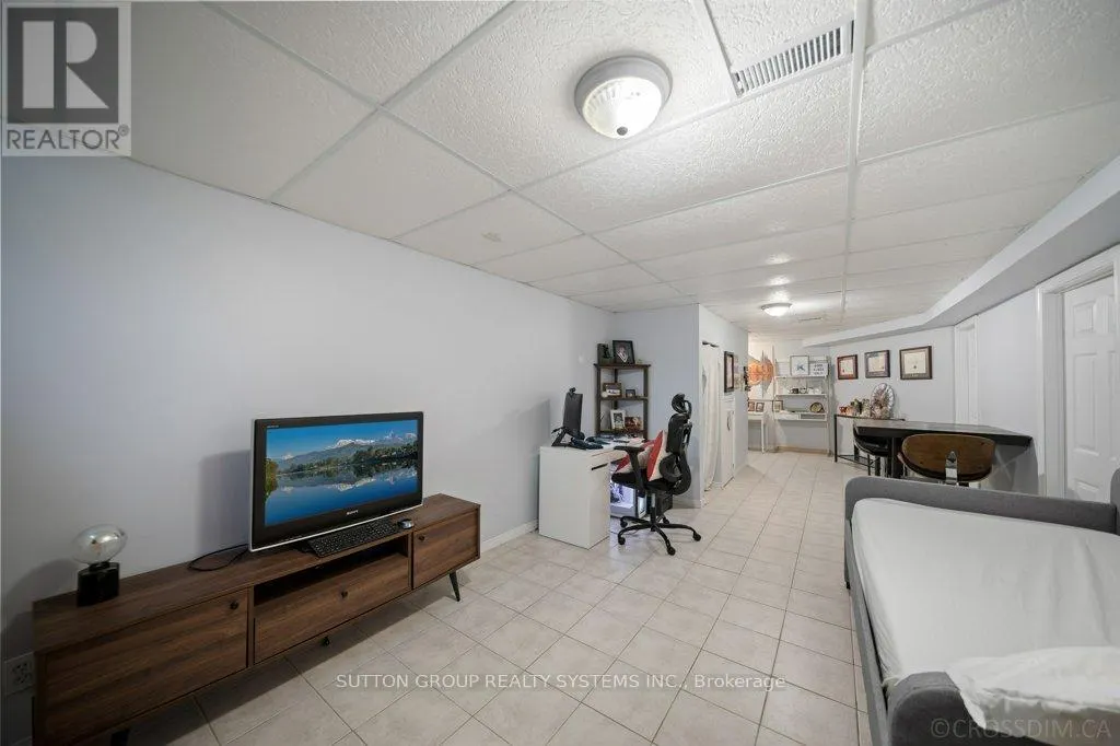 1114 CEDARCROFT CRESCENT