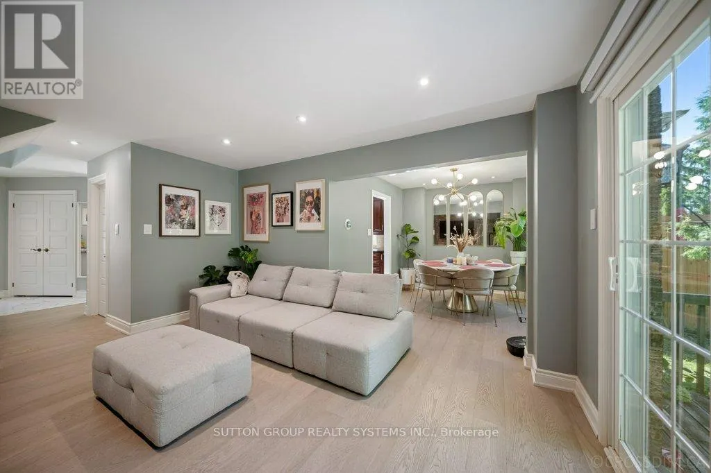 1114 CEDARCROFT CRESCENT