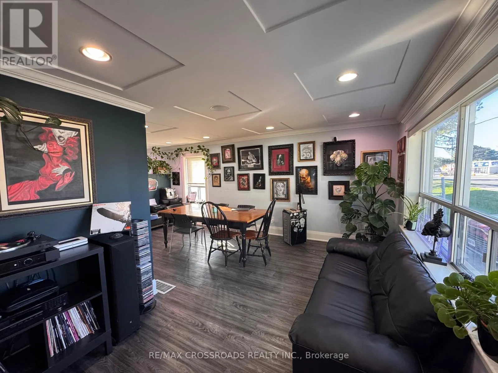 951 SIMCOE STREET N