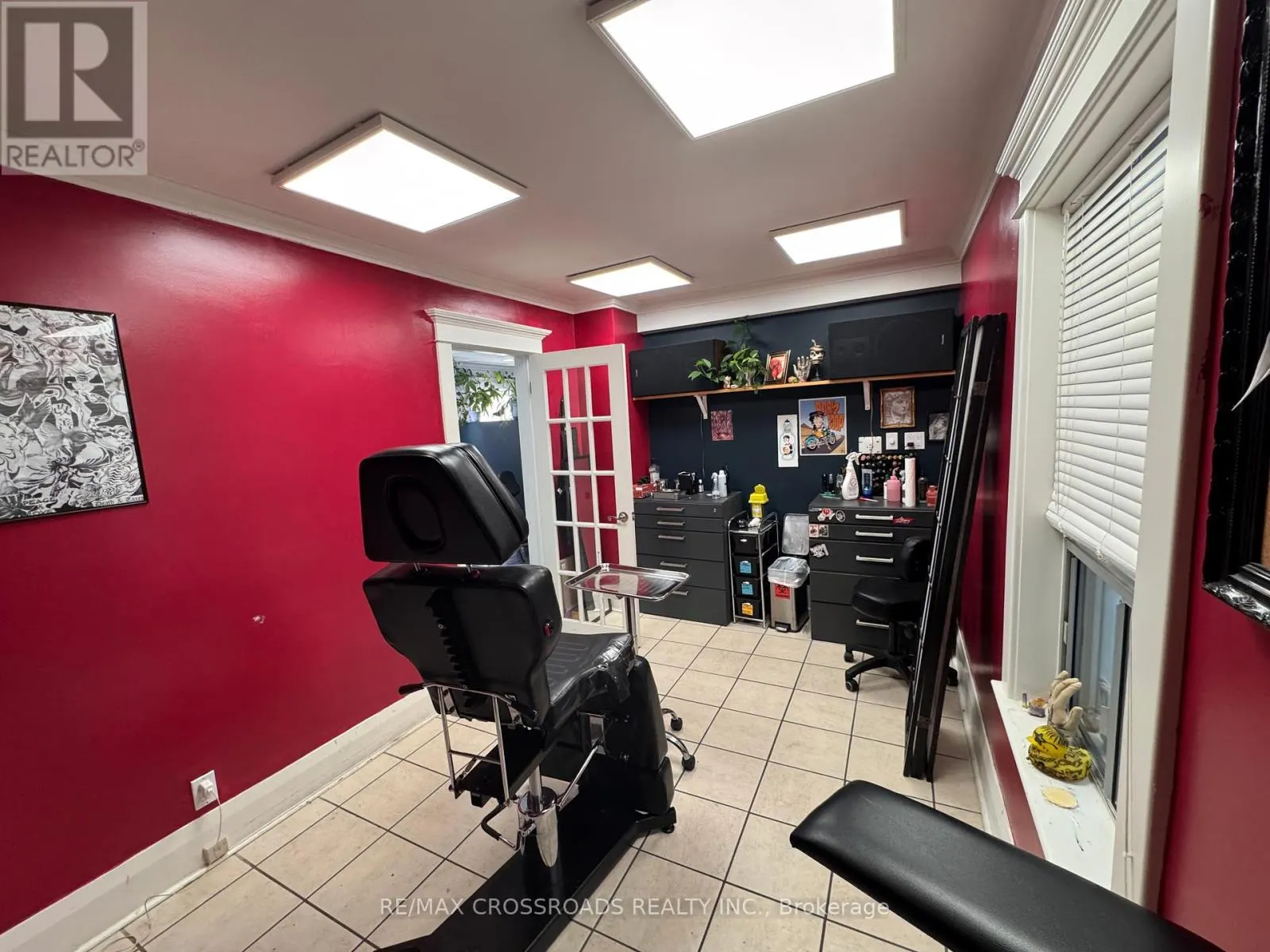 951 SIMCOE STREET N