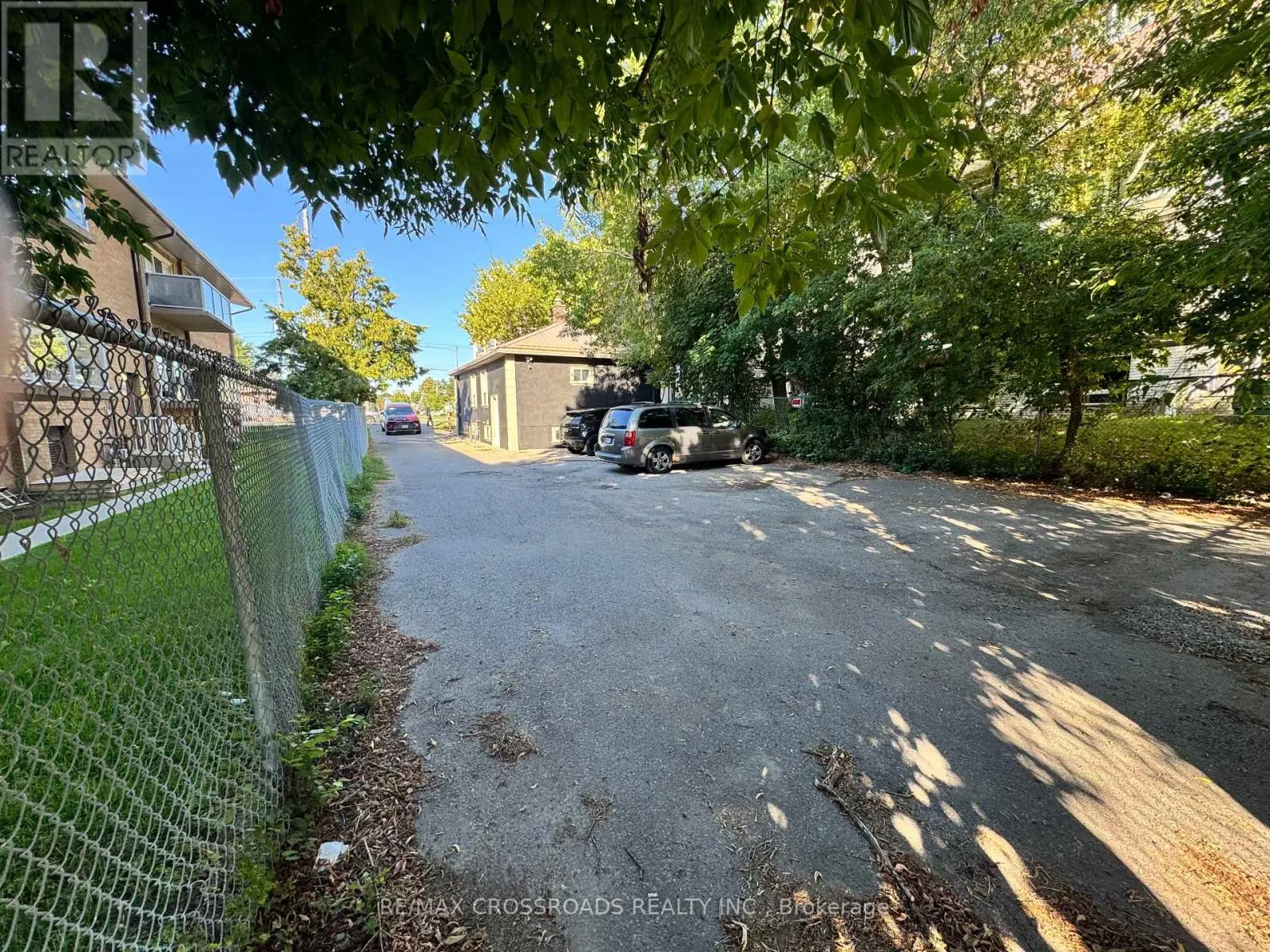951 SIMCOE STREET N