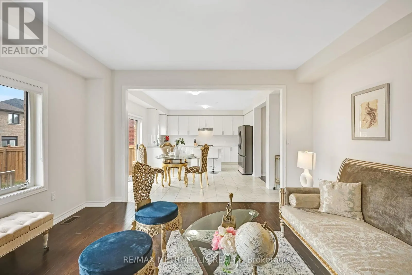 15 DOUGLAS KEMP CRESCENT