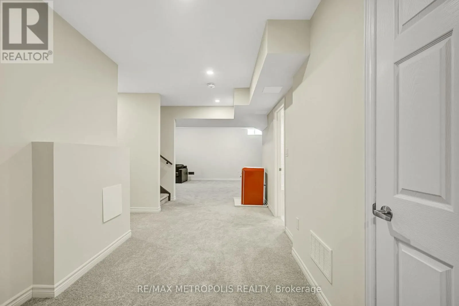 15 DOUGLAS KEMP CRESCENT