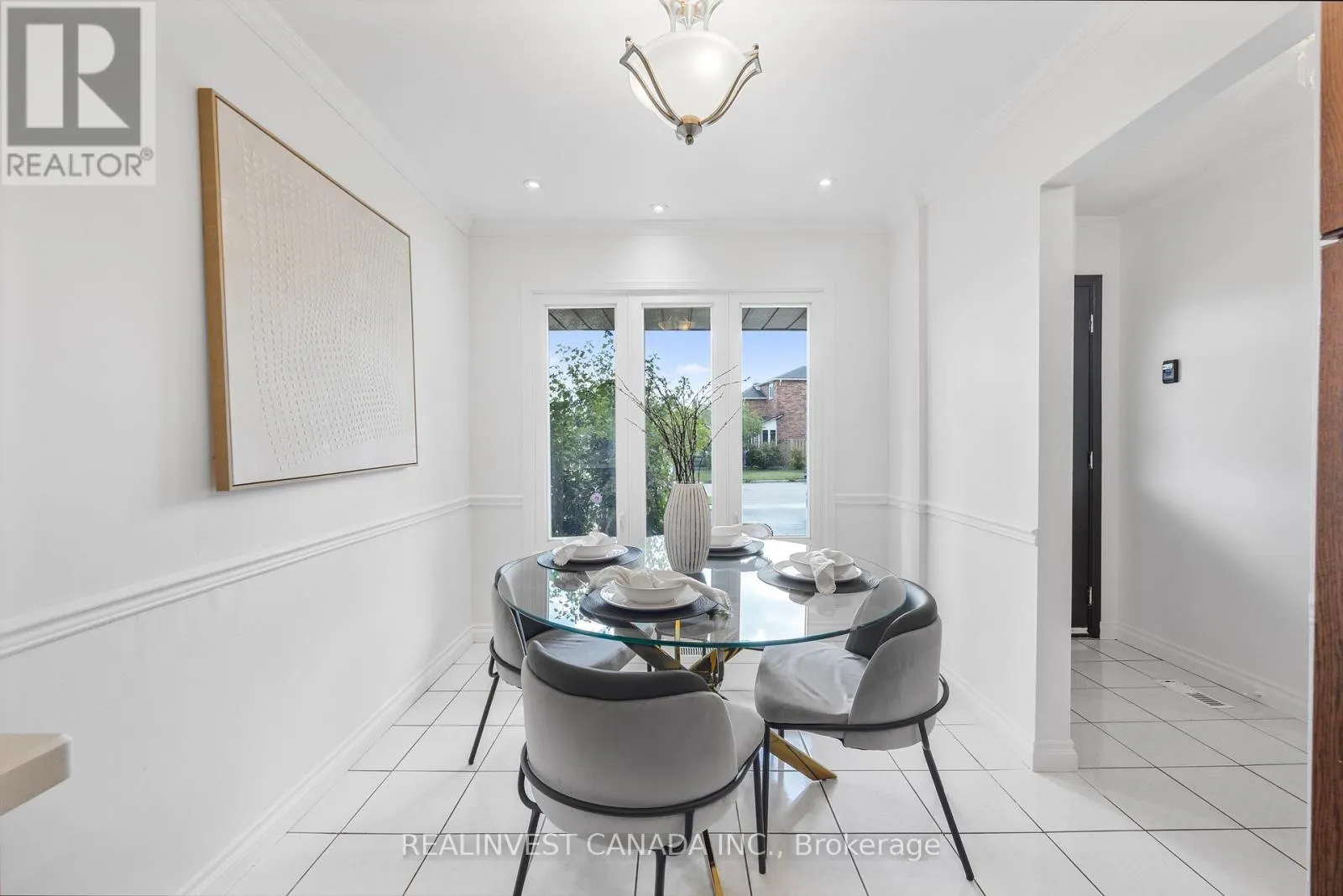 99 CARISBROOKE SQUARE
