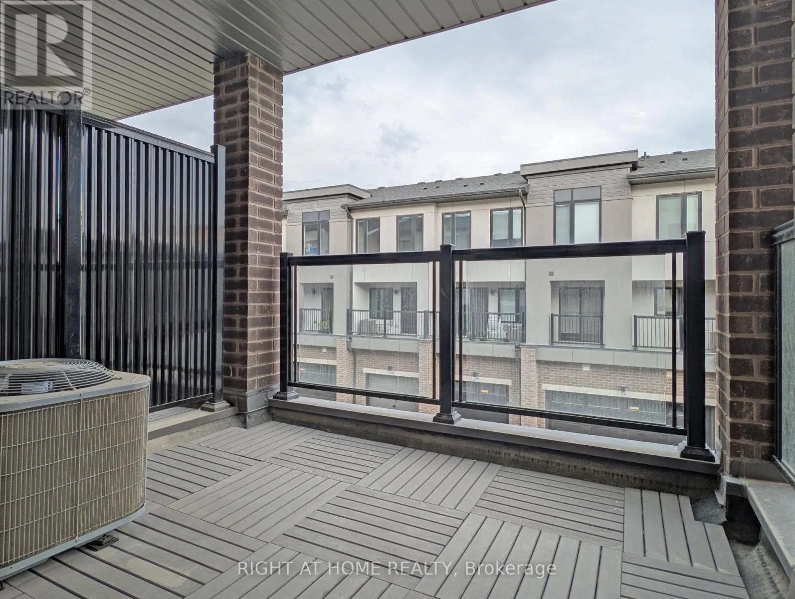 1416 - 1695 DERSAN STREET