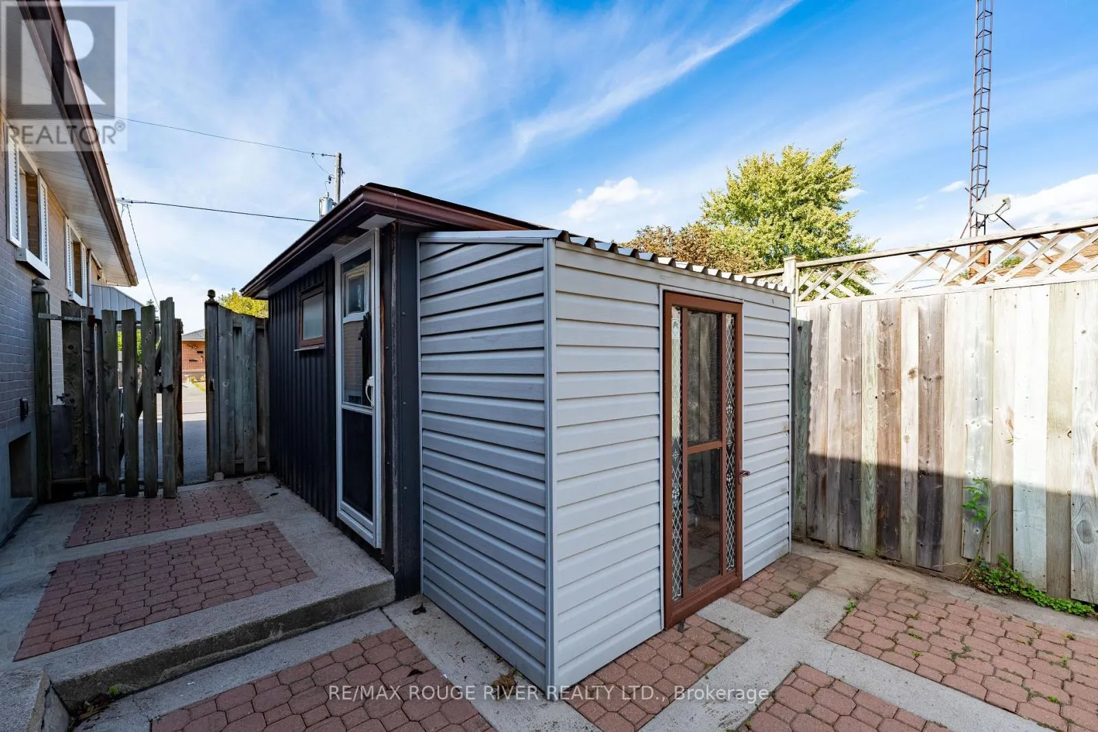 686 PERRY CRESCENT