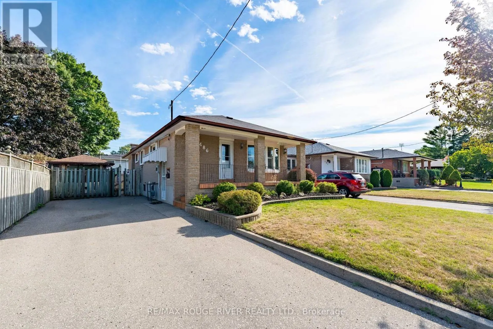 686 PERRY CRESCENT