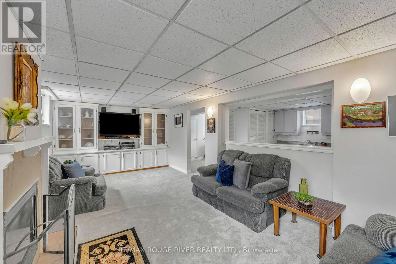 686 PERRY CRESCENT
