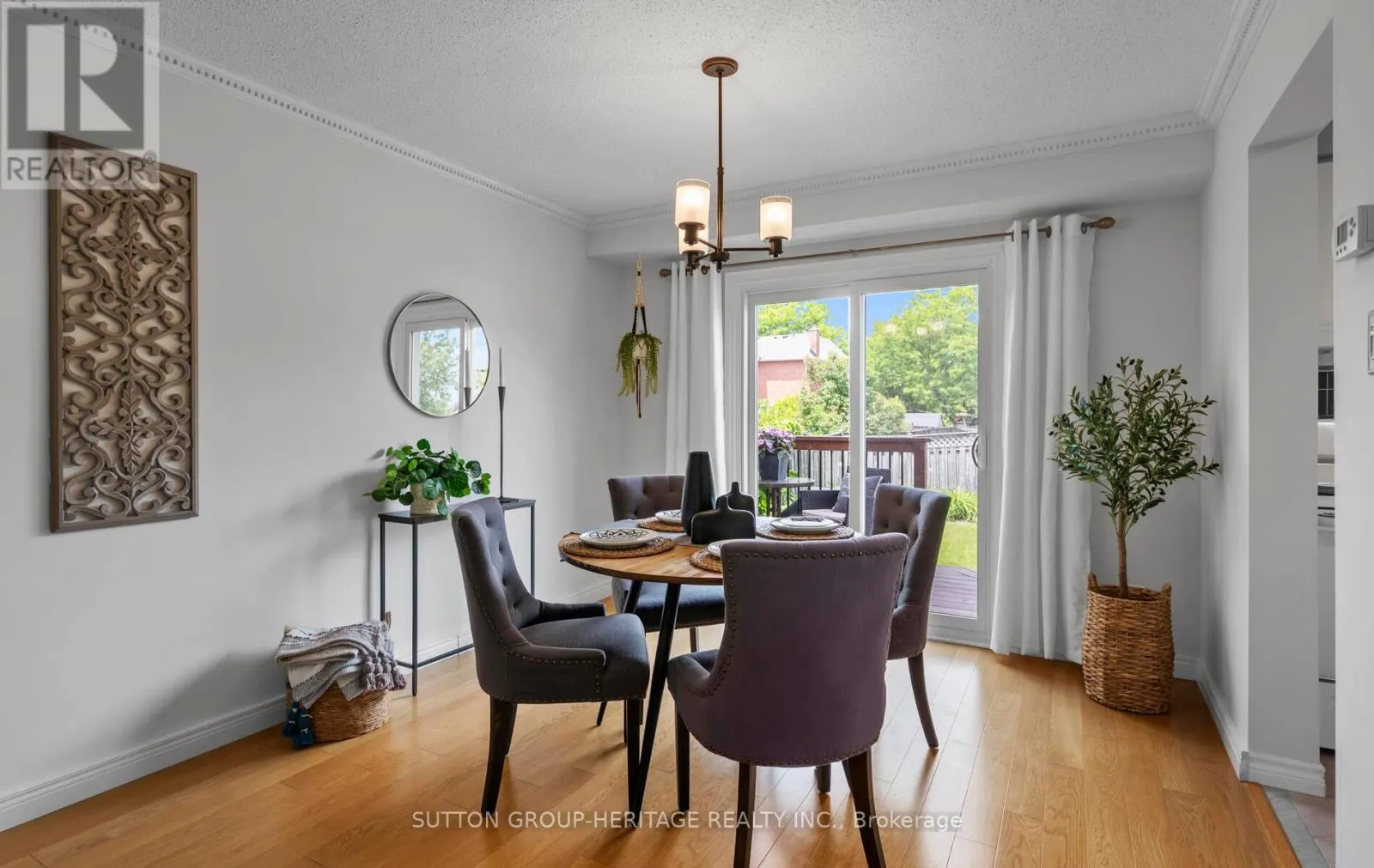 61 KIPLING CRESCENT
