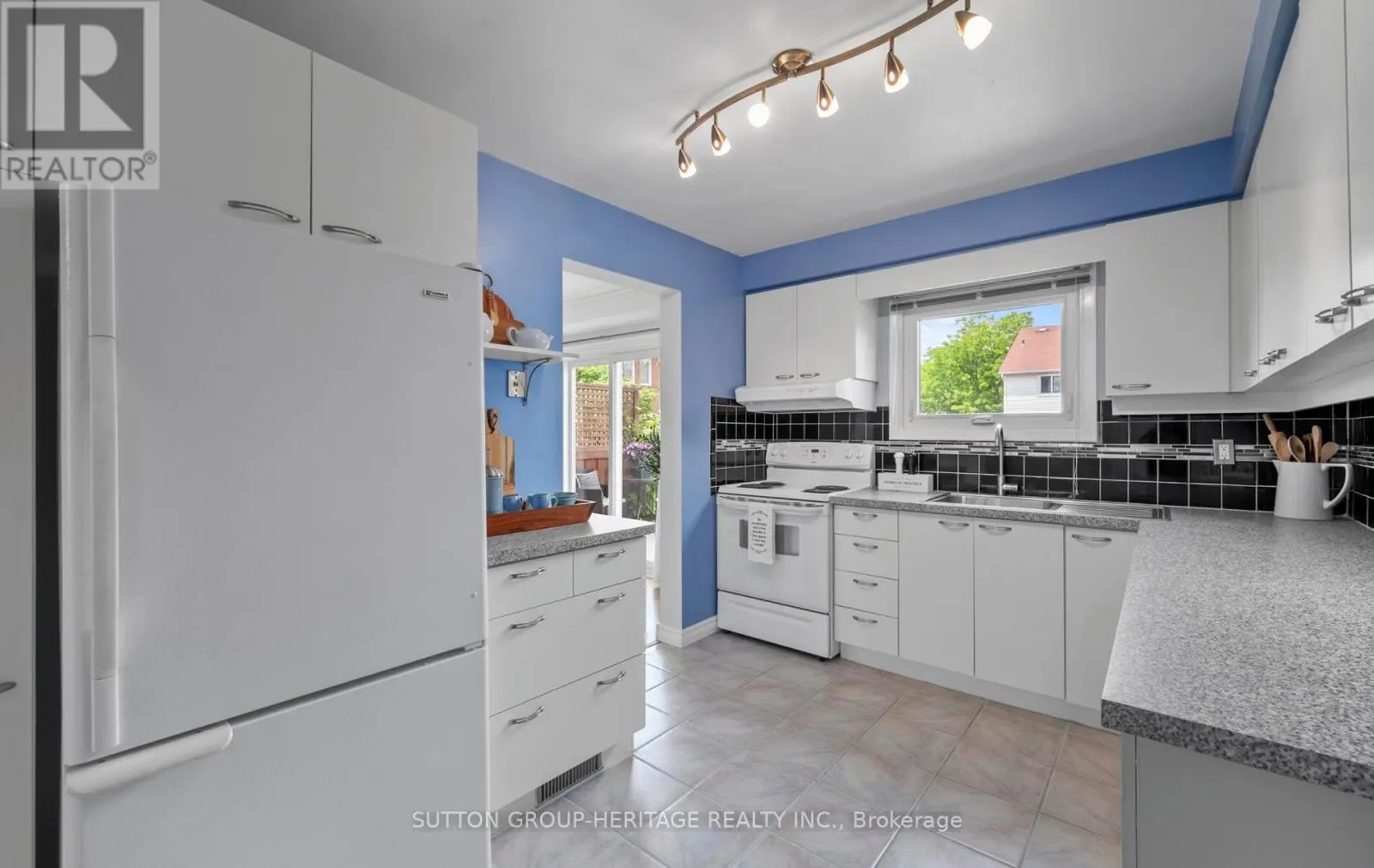 61 KIPLING CRESCENT